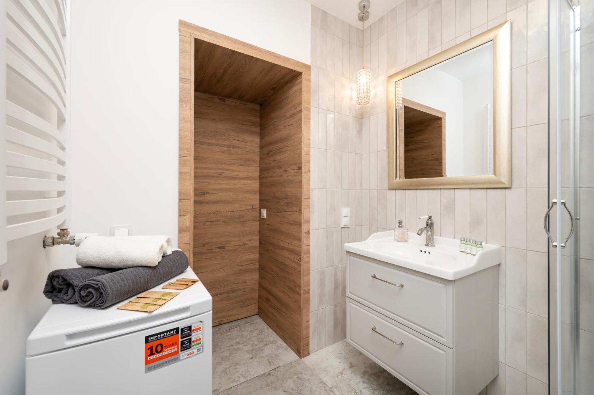 Lodz Jaracza Apt - Workspace, Parking, Park Nearby - By Rentujemy Εξωτερικό φωτογραφία